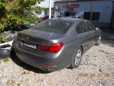 BMW 750 2015 (miniatűr)