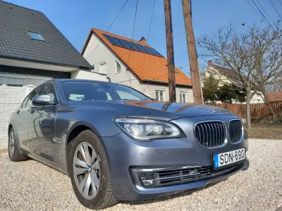 BMW 750 2015 (miniatűr)