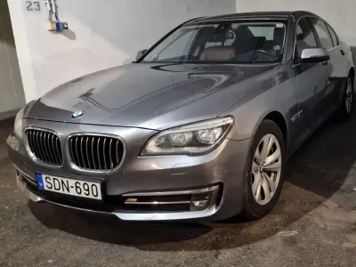BMW 750 2015 (miniatűr)