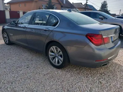 BMW 750 2015 (miniatűr)