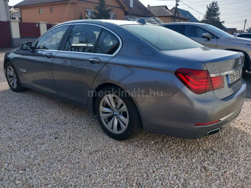 BMW 750 2015