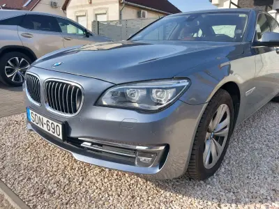 BMW 750 2015 (miniatűr)