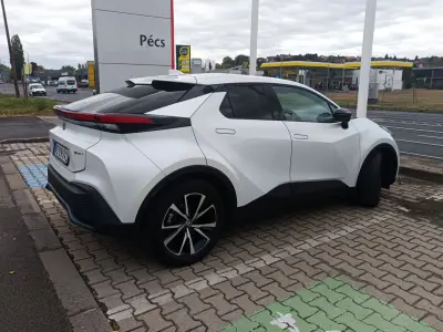 Toyota C-HR 2023 (miniatűr)