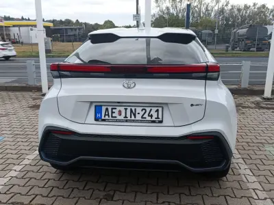 Toyota C-HR 2023 (miniatűr)