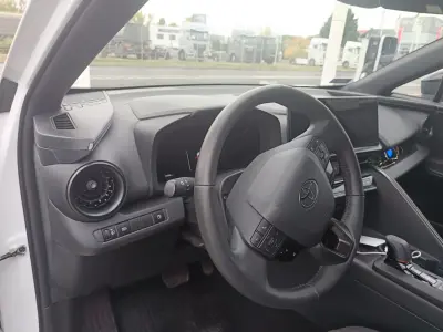 Toyota C-HR 2023 (miniatűr)
