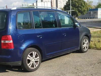 Volkswagen Touran 2004 (miniatűr)