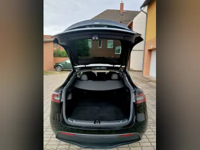 Tesla Model Y 2022 (miniatűr)