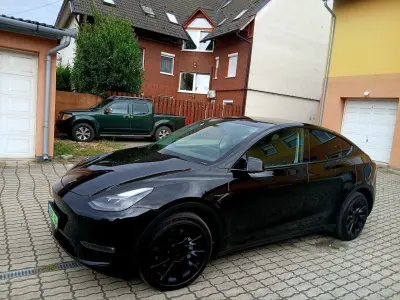 Tesla Model Y 2022 (miniatűr)