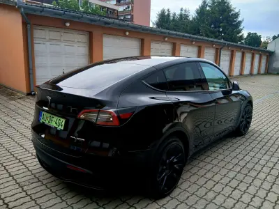 Tesla Model Y 2022 (miniatűr)