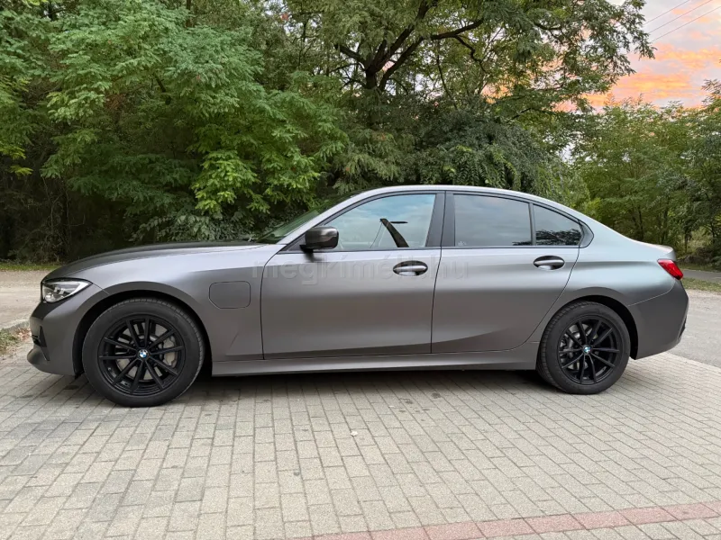 BMW 330 2019
