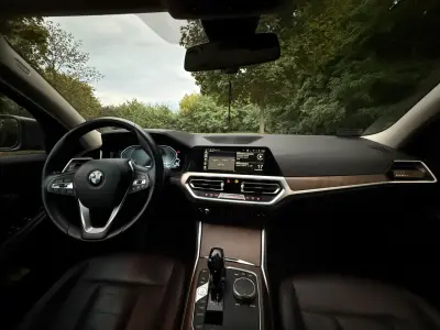 BMW 330 2019 (miniatűr)