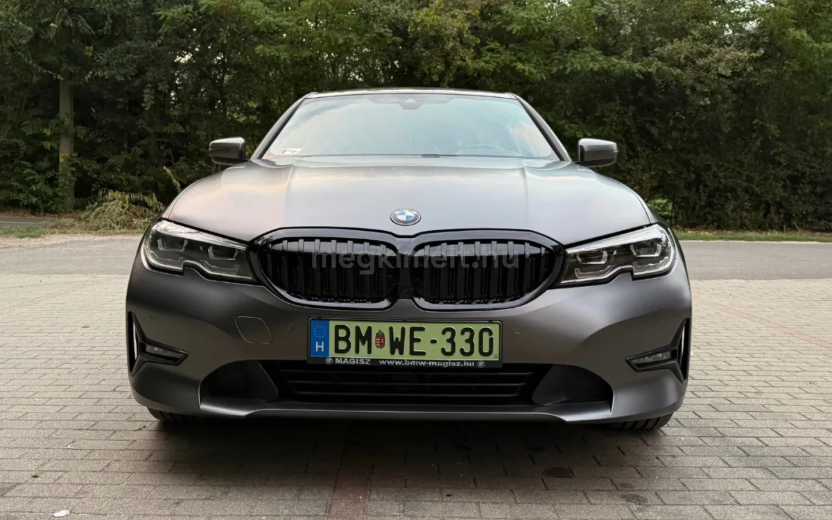 BMW 330 2019