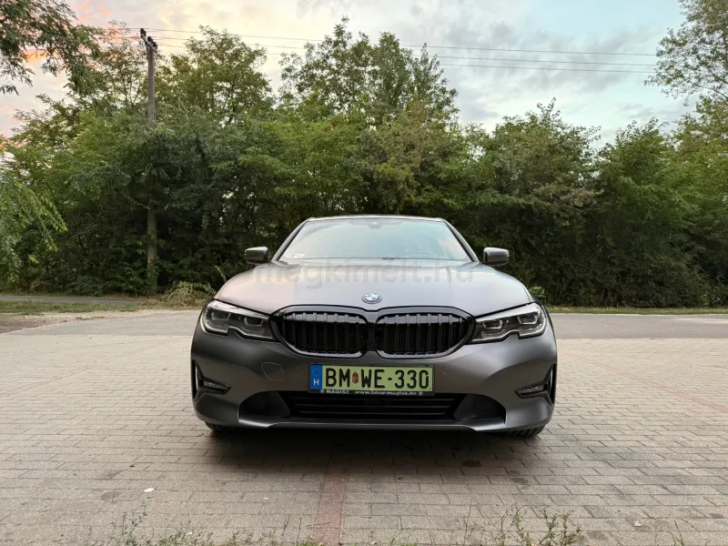 BMW 330 2019