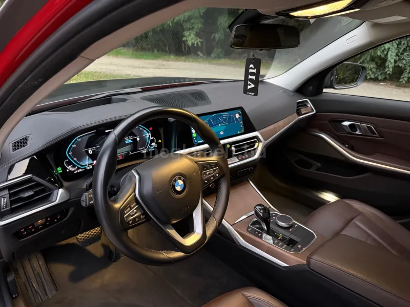 BMW 330 2019