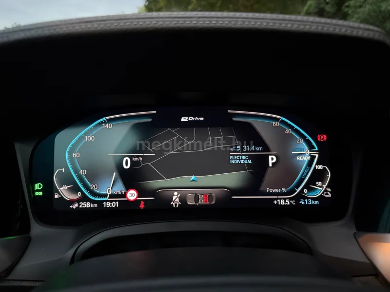 BMW 330 2019