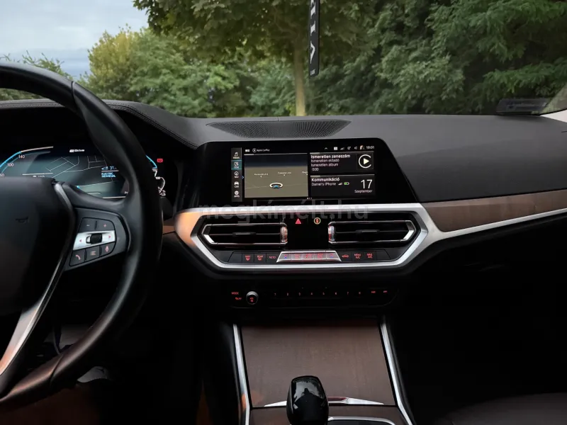 BMW 330 2019