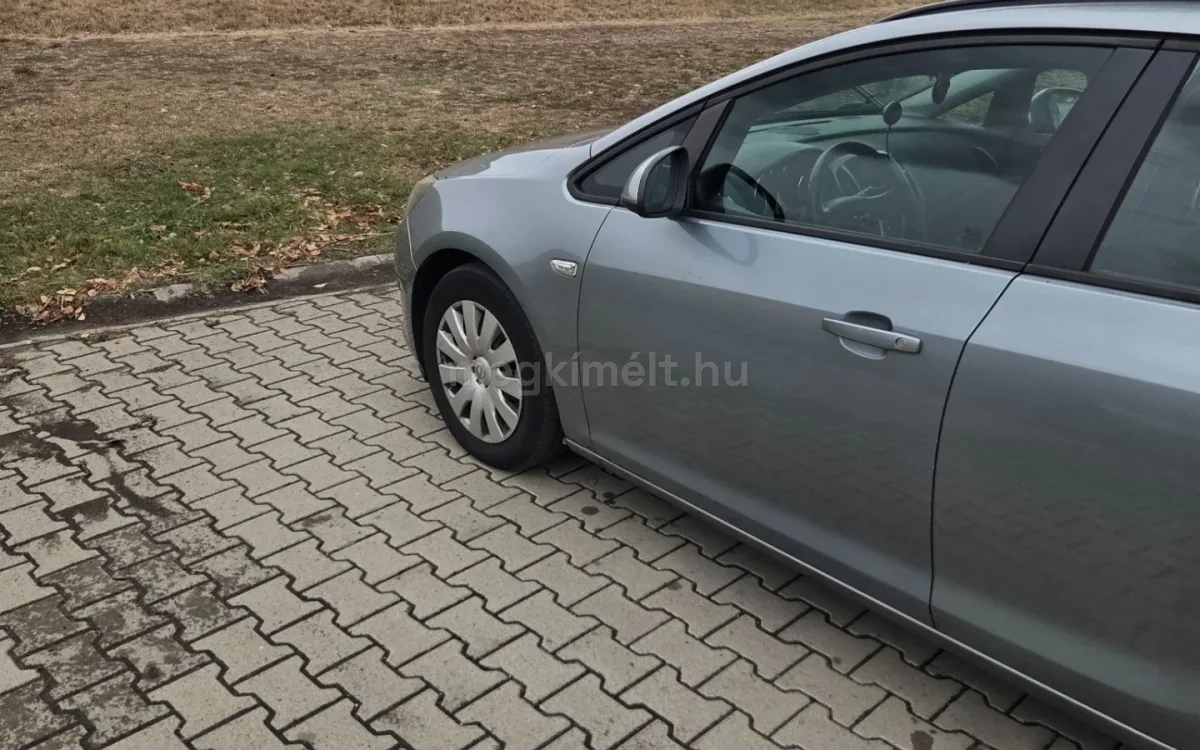 Opel Astra 2012