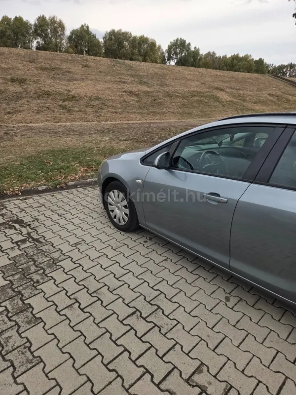 Opel Astra 2012