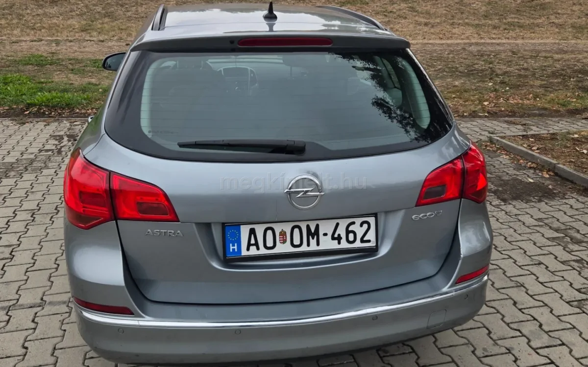 Opel Astra 2012