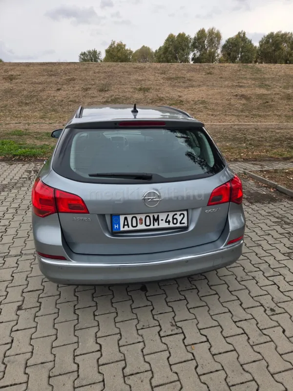 Opel Astra 2012