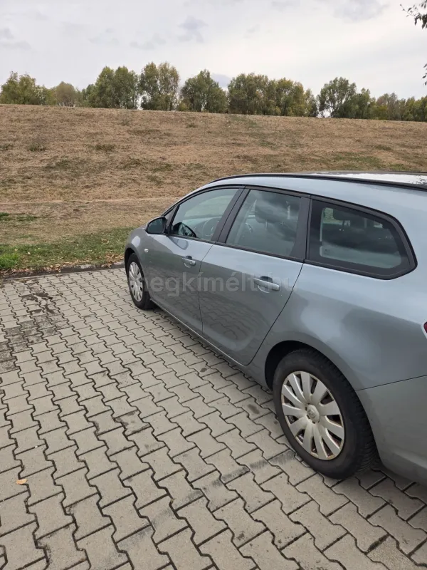 Opel Astra 2012