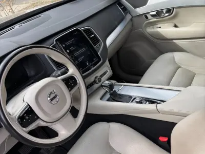 Volvo XC90 2018 (miniatűr)