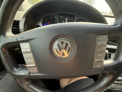 Volkswagen Phaeton 2009 (miniatűr)