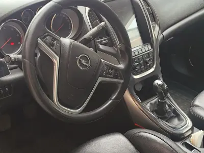 Opel Antara 2011 (miniatűr)
