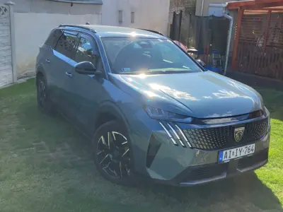 Peugeot 5008 1.2 PureTech Allure (7 személyes)