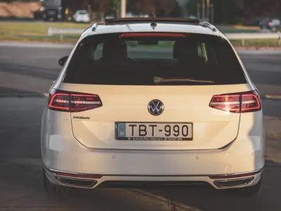 Volkswagen Passat Variant 2018 (miniatűr)