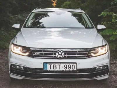 Volkswagen Passat Variant 2018 (miniatűr)
