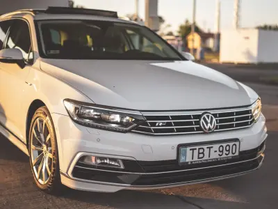 Volkswagen Passat Variant 2018 (miniatűr)