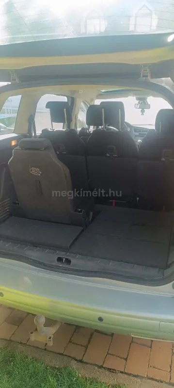 Peugeot 5008 2011