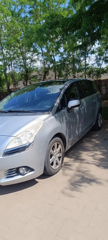Peugeot 5008 2011