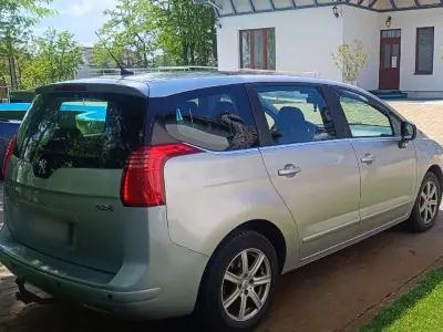 Peugeot 5008 2011 (miniatűr)