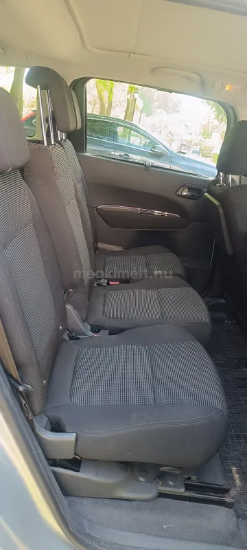 Peugeot 5008 2011