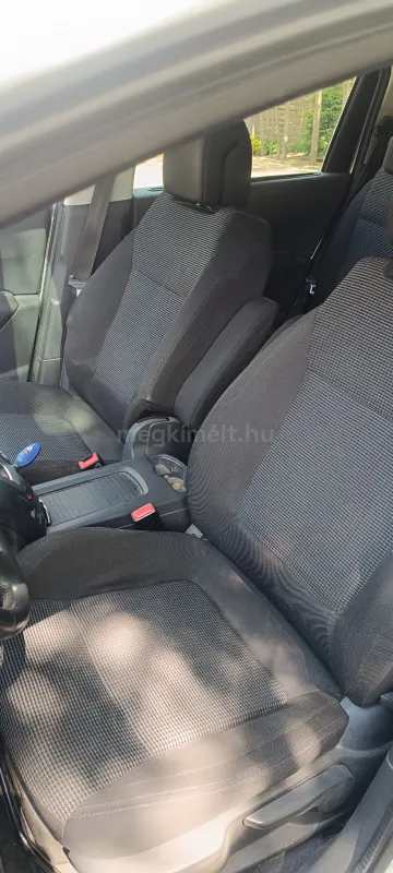 Peugeot 5008 2011