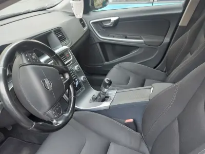 Volvo V60 2014 (miniatűr)