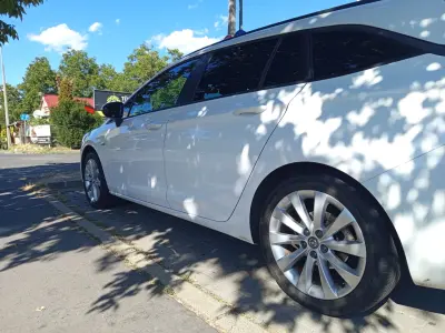 Opel Astra 2016 (miniatűr)