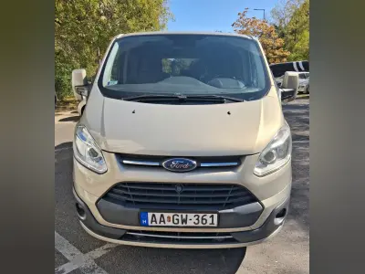 Ford Tourneo Custom busz