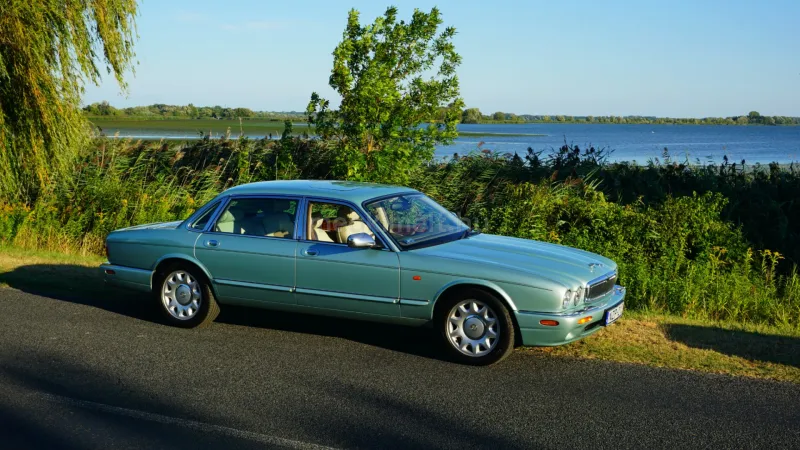 Jaguar Daimler 2000