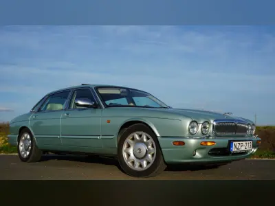 Jaguar Daimler 2000 (miniatűr)