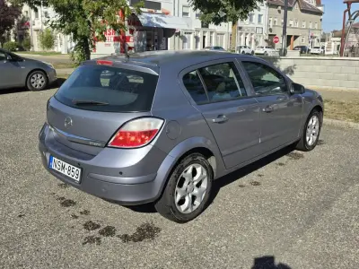 Opel Astra 2006 (miniatűr)