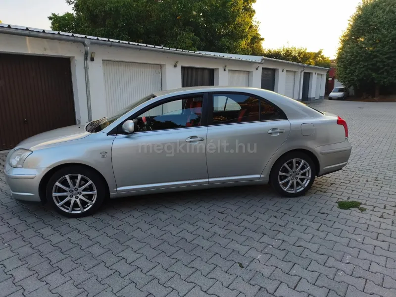 Toyota Avensis 2004