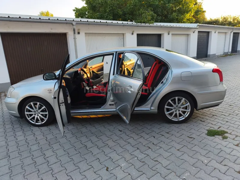 Toyota Avensis 2004
