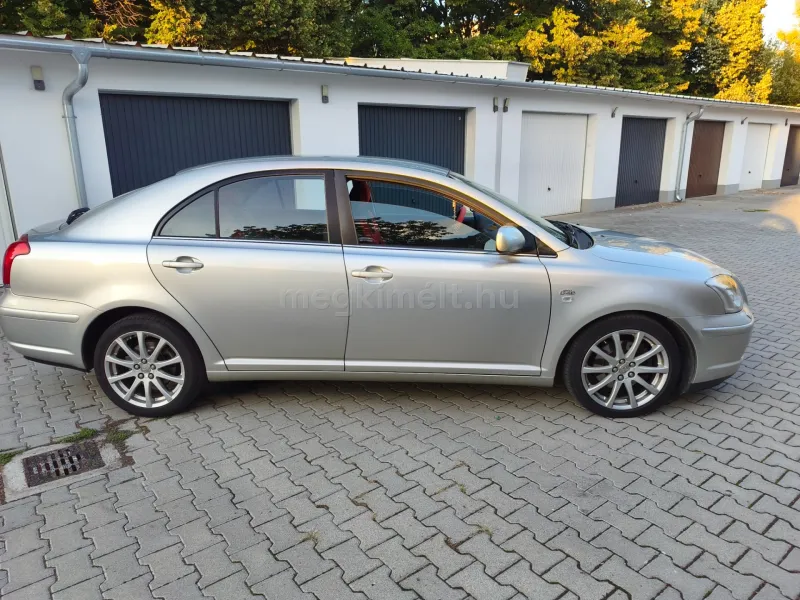 Toyota Avensis 2004