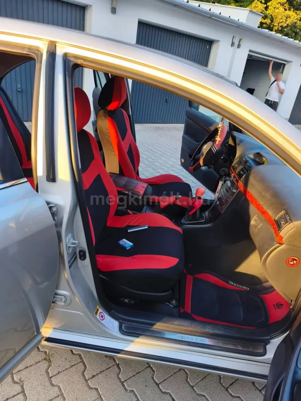Toyota Avensis 2004