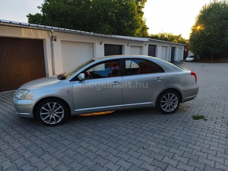 Toyota Avensis 2004