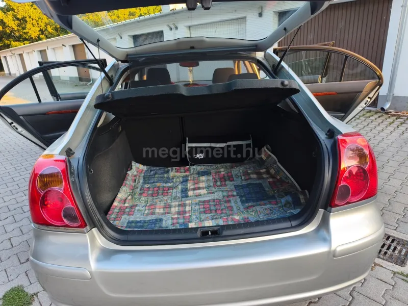 Toyota Avensis 2004