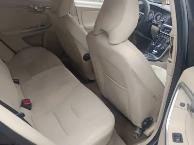 Volvo S60 2011 (miniatűr)